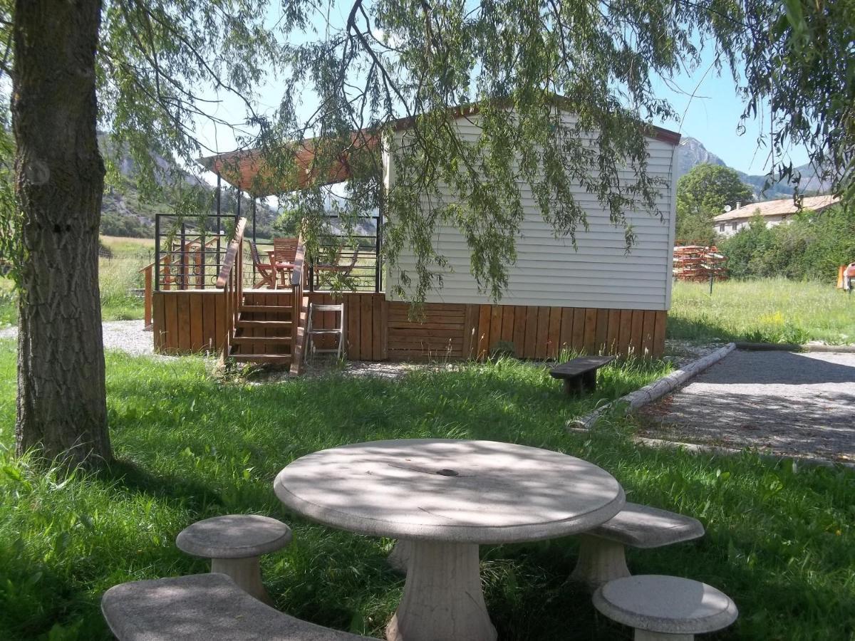 Bungalow Blieux Extérieur photo